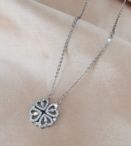 Collana a forma di cuore di trifoglio